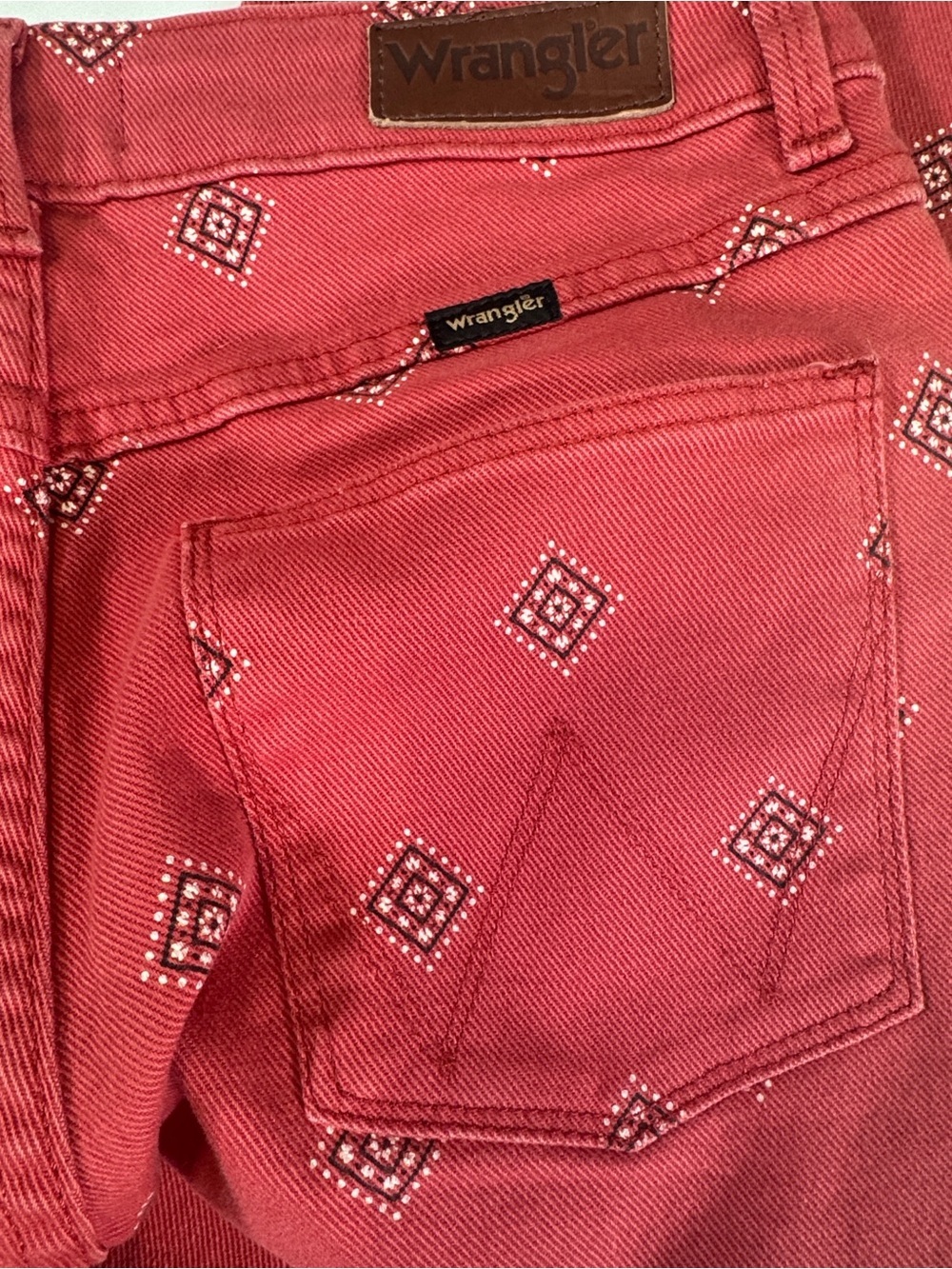 Wrangler Women’s Red Bandana Print High Rise Bold Boot Jeans Size 2|26X30 - Picture 7 of 7